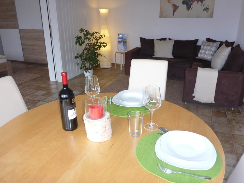 Living room, Dining area