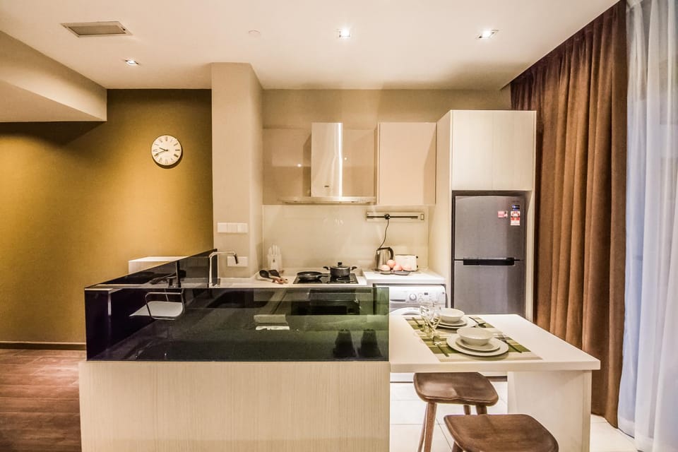 Kitchen or kitchenette, Dining area