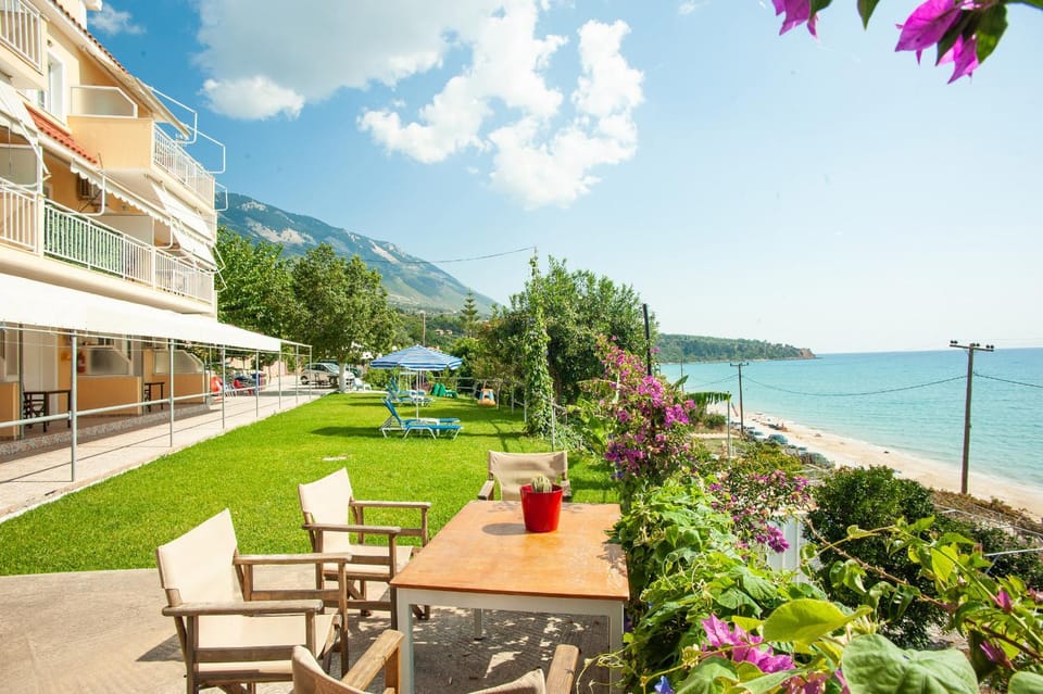 Property building, Patio, Nearby landmark, Natural landscape, Garden, Beach, Garden view, Mountain view, Sea view, sunbed