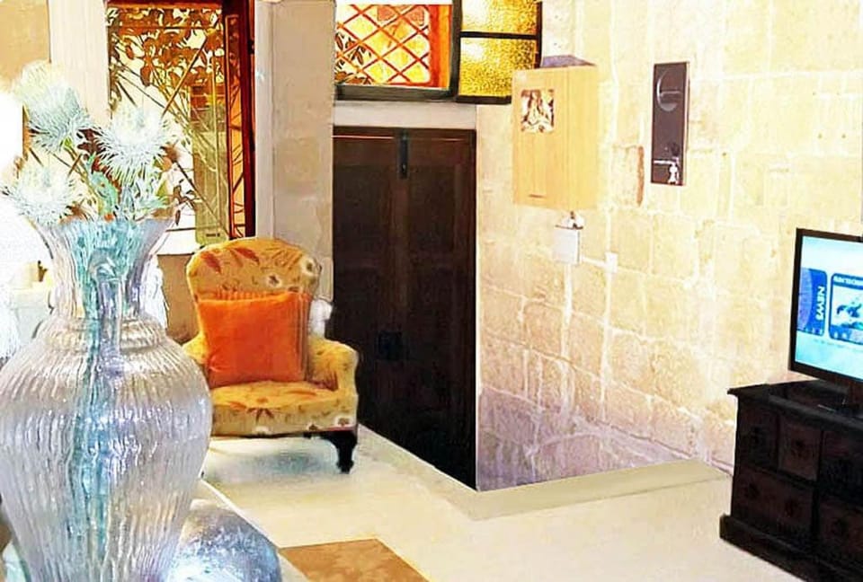 Most Central Apartment Valletta, Renaissance building Apartment in Valletta