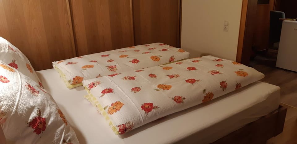 Bed, Bedroom, wardrobe