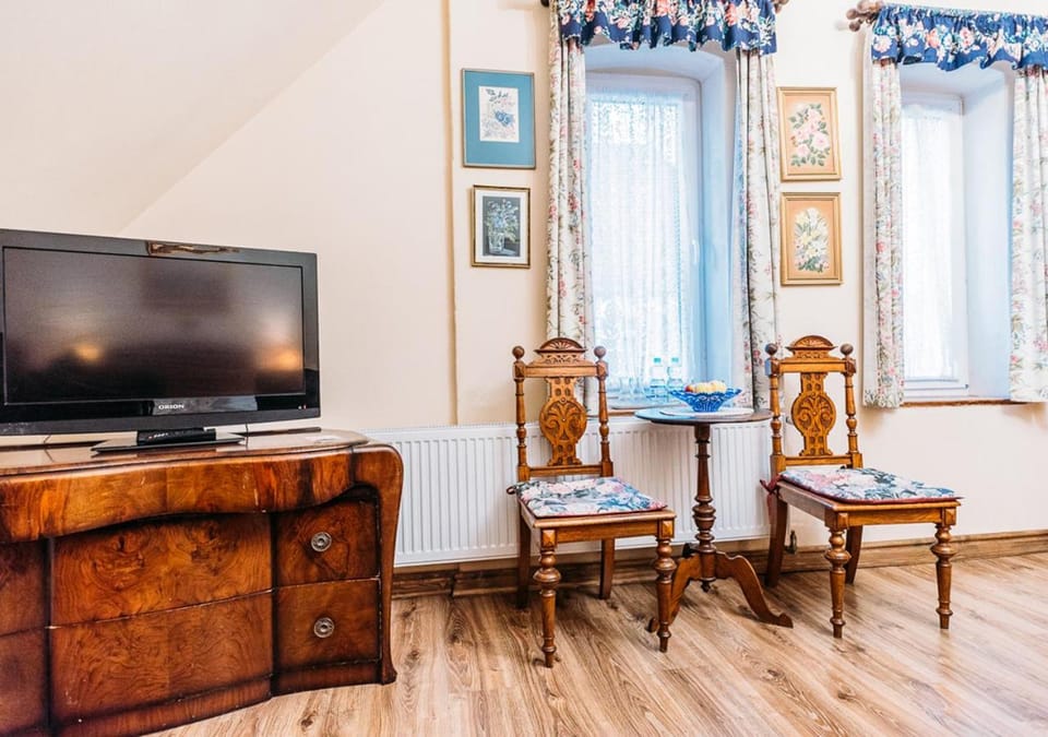 TV and multimedia, Decorative detail, Seating area