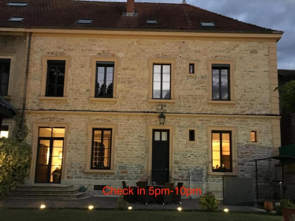 Les Tourelles Bed and Breakfast in Auvergne-Rhône-Alpes