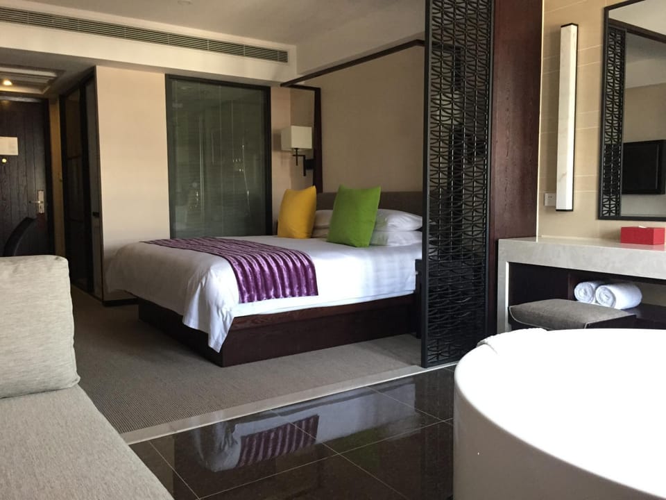 Bed, Bathroom, Photo of the whole room, Bedroom, Bath