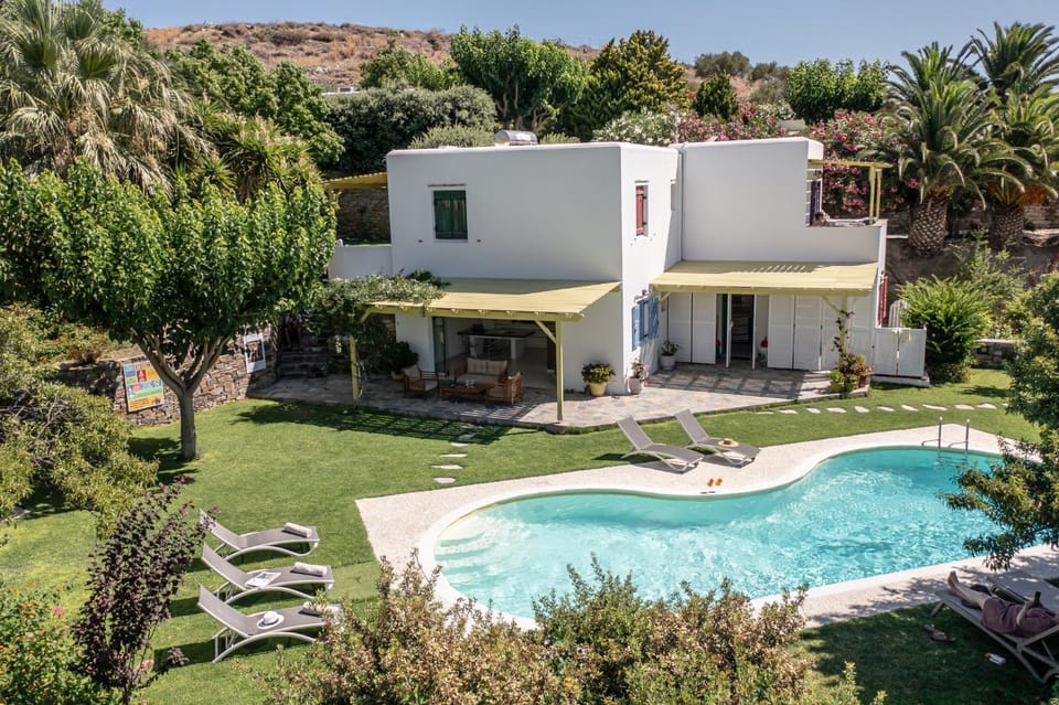 Property building, Day, Natural landscape, Garden, Garden view, Mountain view, Pool view, Swimming pool