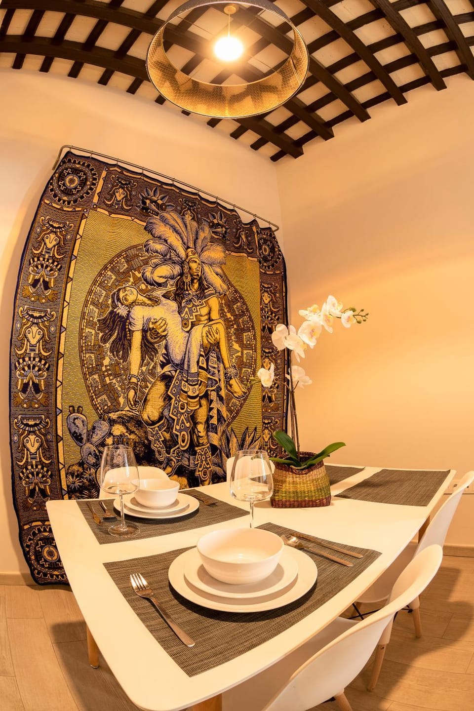 Photo of the whole room, Dining area