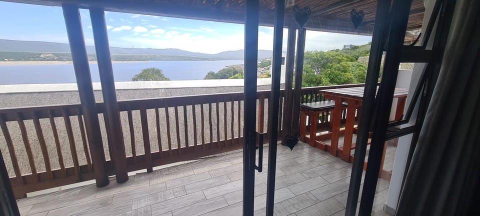 Balcony/Terrace, Mountain view, River view