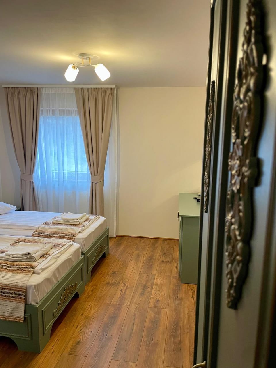 Photo of the whole room, Bedroom