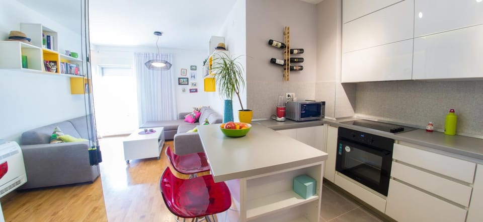 Kitchen or kitchenette, Seating area