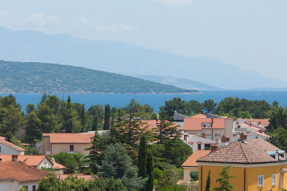 Mountain view, Sea view