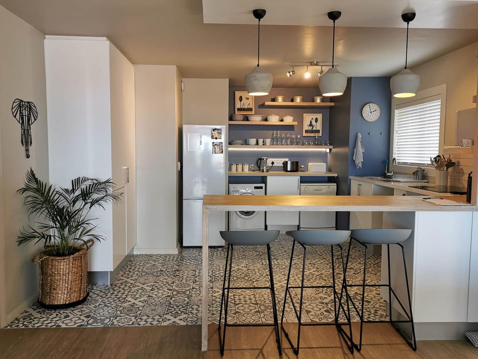 Coffee/tea facilities, Kitchen or kitchenette, Dining area, minibar, pet friendly, stove