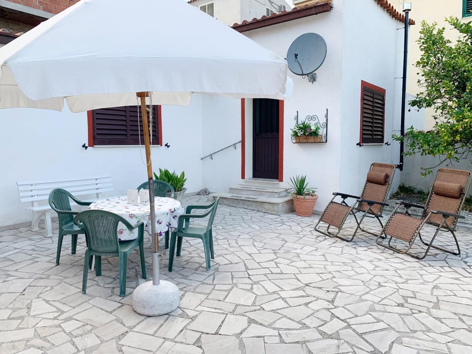 Patio, Facade/entrance