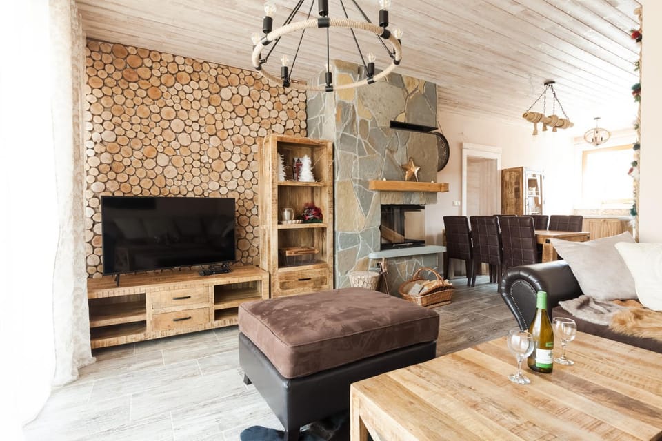 TV and multimedia, Living room, Seating area, Dining area