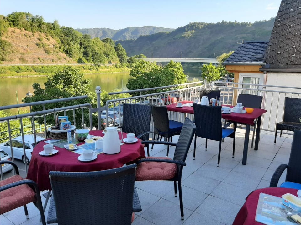 Balcony/Terrace, River view, Breakfast