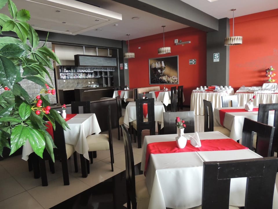 Restaurant/places to eat, Lounge or bar