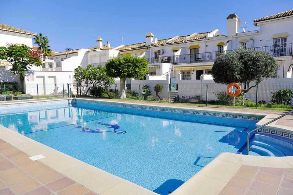 Property building, Garden, Pool view, Swimming pool