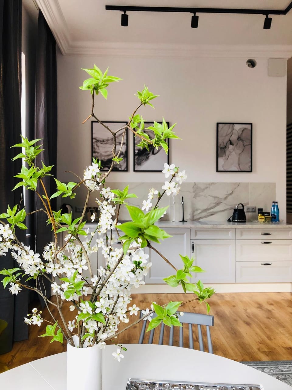 Kitchen or kitchenette, Living room, Dining area