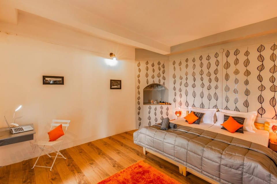 Bed, Photo of the whole room, Seating area, Bedroom