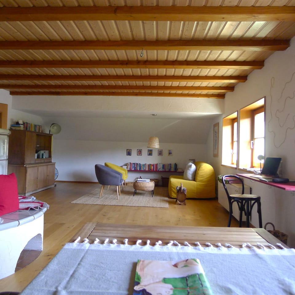 Photo of the whole room, Seating area
