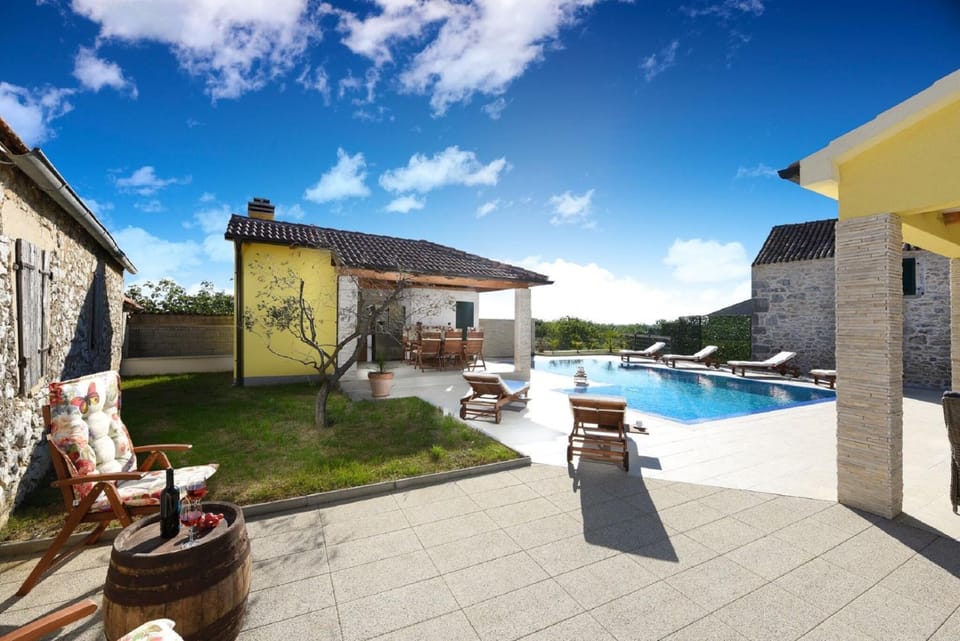 Balcony/Terrace, Swimming pool
