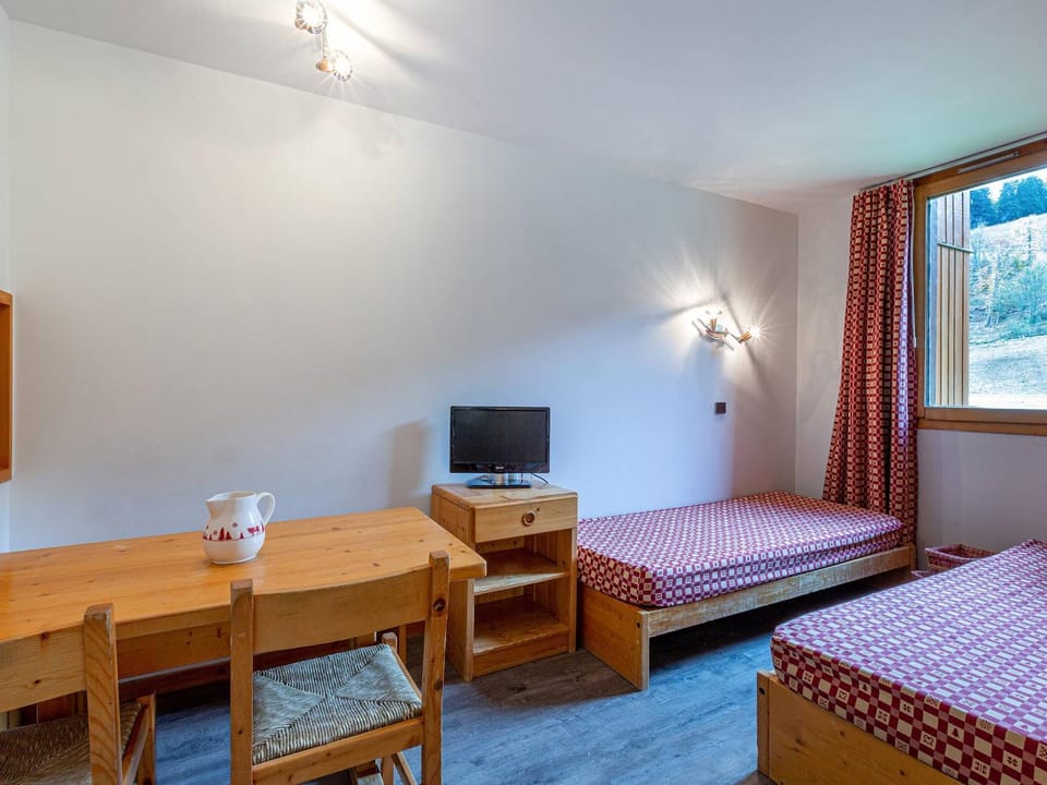 Studio ski-in/ski-out, balcon sud, cuisine équipée, 4 pers, animaux ok - FR-1-356-274 Apartment in Les Avanchers-Valmorel