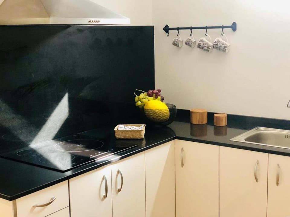 Coffee/tea facilities, Kitchen or kitchenette, Dining area