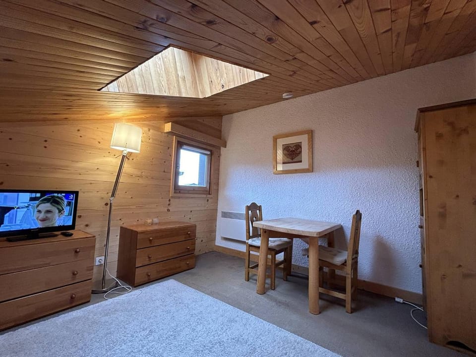 Studio cosy à Méribel Mottaret, aux pieds des pistes, parfait pour 2, non-fumeur, animaux interdits - FR-1-355-4 Apartment in Les Allues
