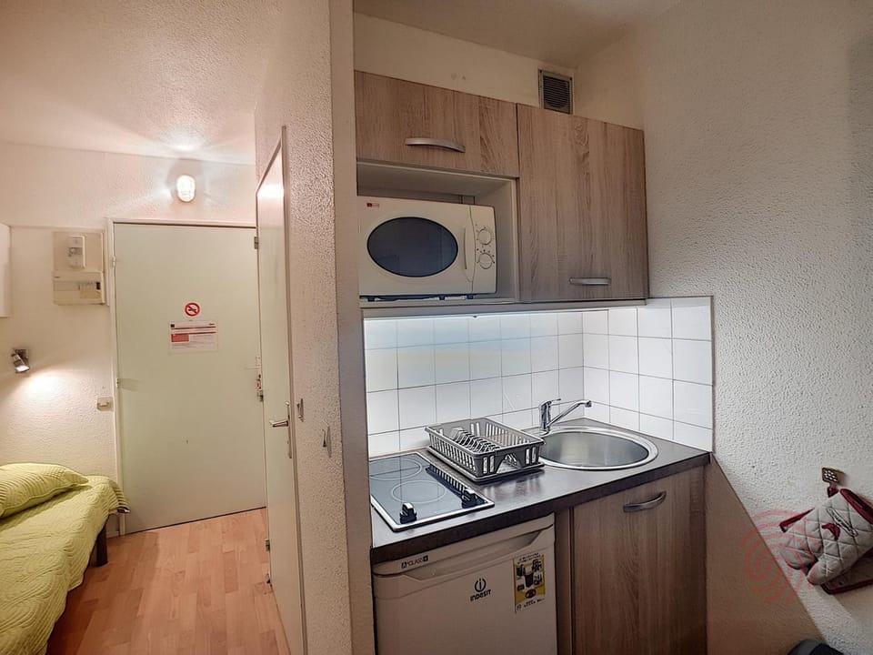 Studio rénové Lamalou, proche Thermes, WIFI, animaux admis - FR-1-451-110 Apartment in Occitanie