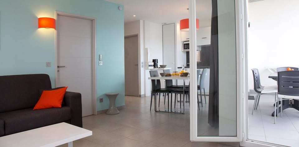 TV and multimedia, Kitchen or kitchenette, Living room, Seating area, Dining area, minibar