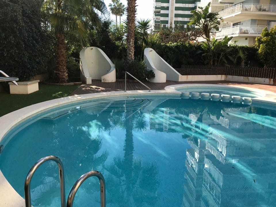 Swimming pool, Swimming pool