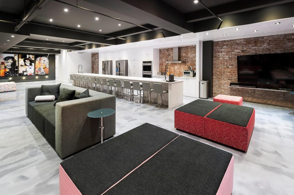 TV and multimedia, Living room, Seating area, kitchen