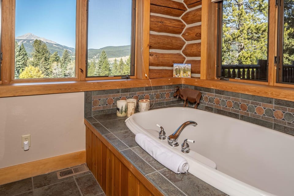 Huckleberry Hideaway House in Big Sky