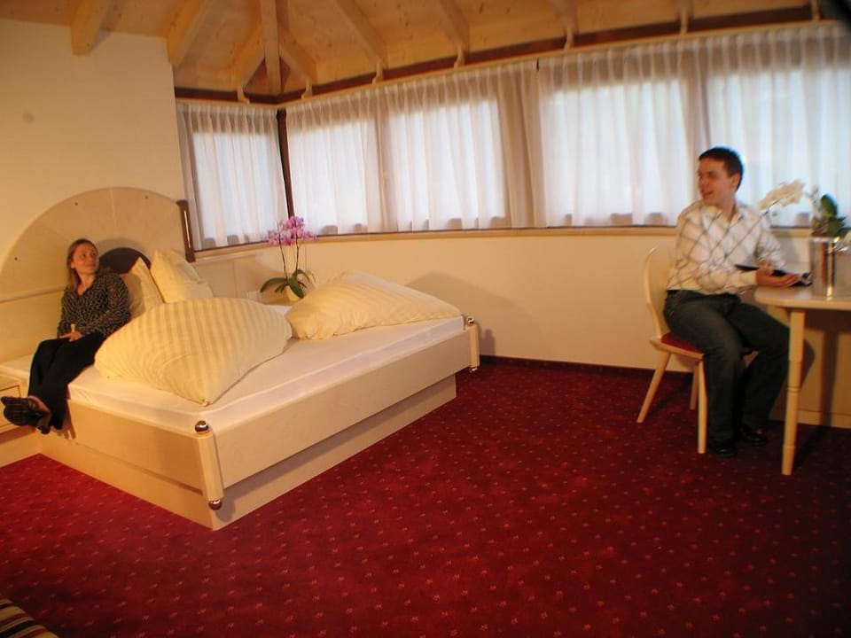 Photo of the whole room, Guests