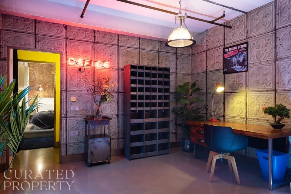 Amazingly Luxurious Loft Apartment, Soho - 3 Bedrooms, 2 Bath & Office Apartment in City of Westminster