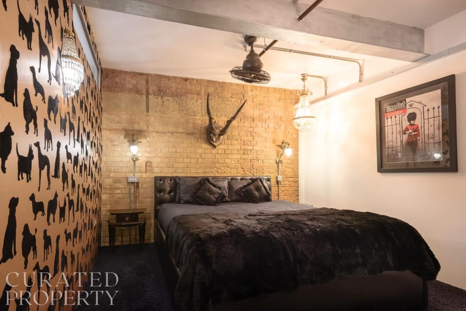 Amazingly Luxurious Loft Apartment, Soho - 3 Bedrooms, 2 Bath & Office Apartment in City of Westminster