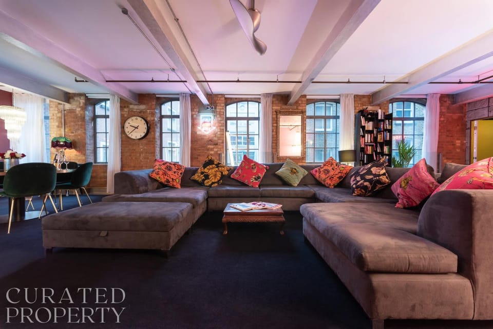 Amazingly Luxurious Loft Apartment, Soho - 3 Bedrooms, 2 Bath & Office Apartment in City of Westminster