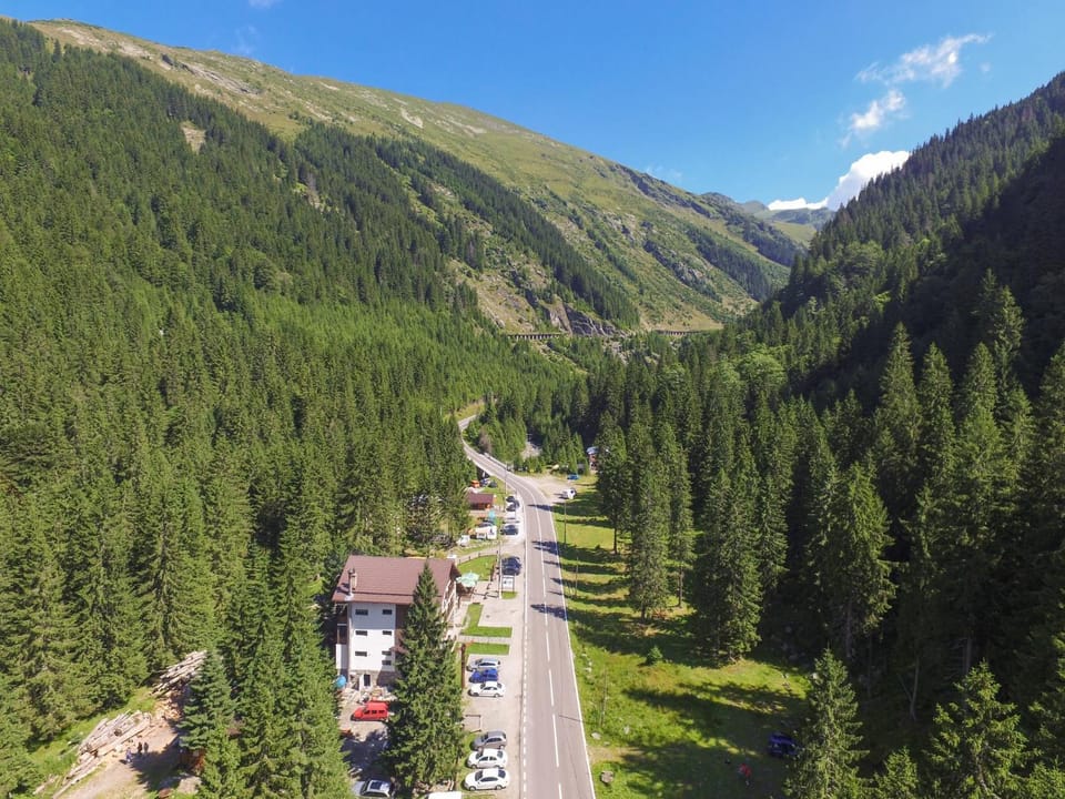 Nearby landmark, Day, Bird's eye view, Mountain view