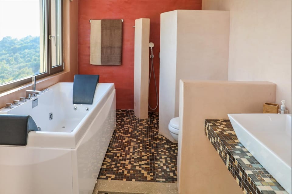 Toilet, Hot Tub, Bathroom, Bath