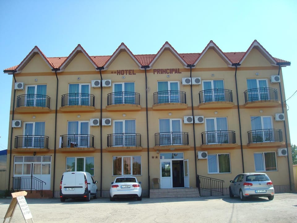 Property building, Day
