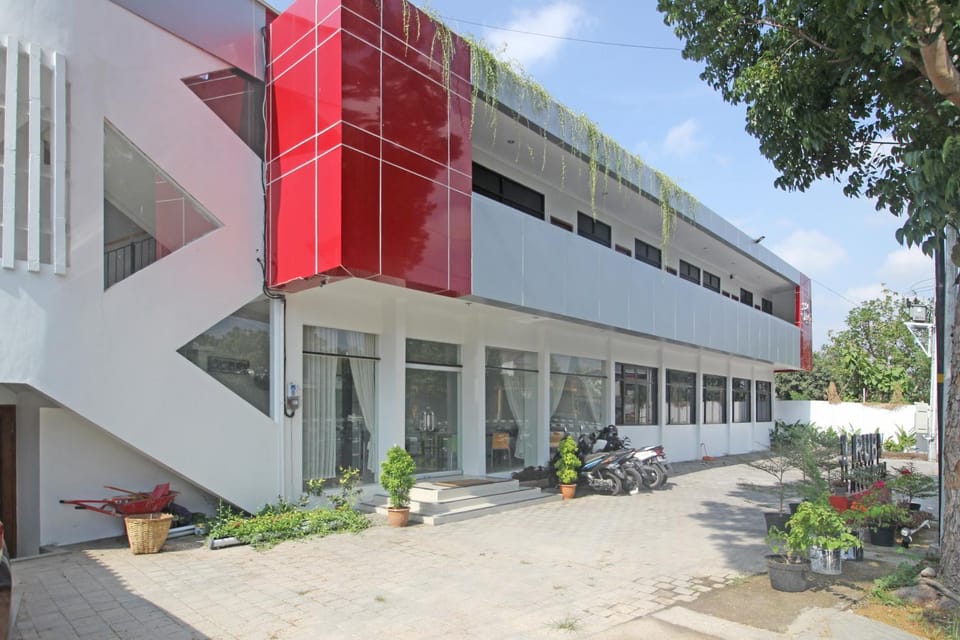 Property building, Facade/entrance