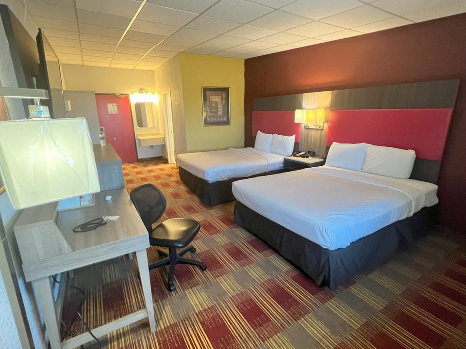 Bed, TV and multimedia, Photo of the whole room, Evening entertainment, Bedroom