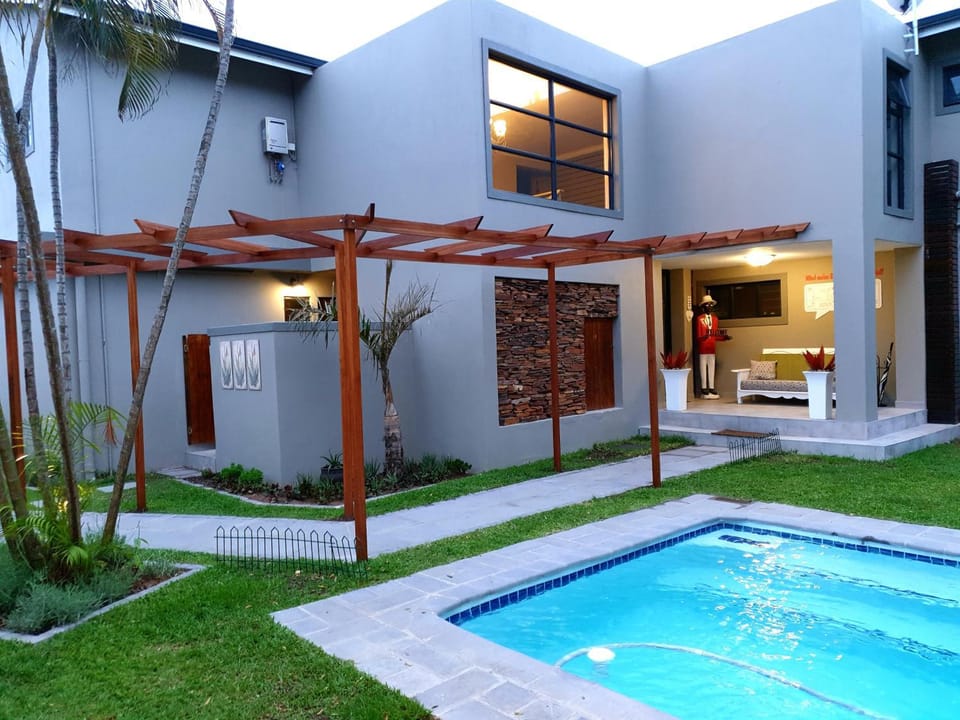 Garden, Swimming pool