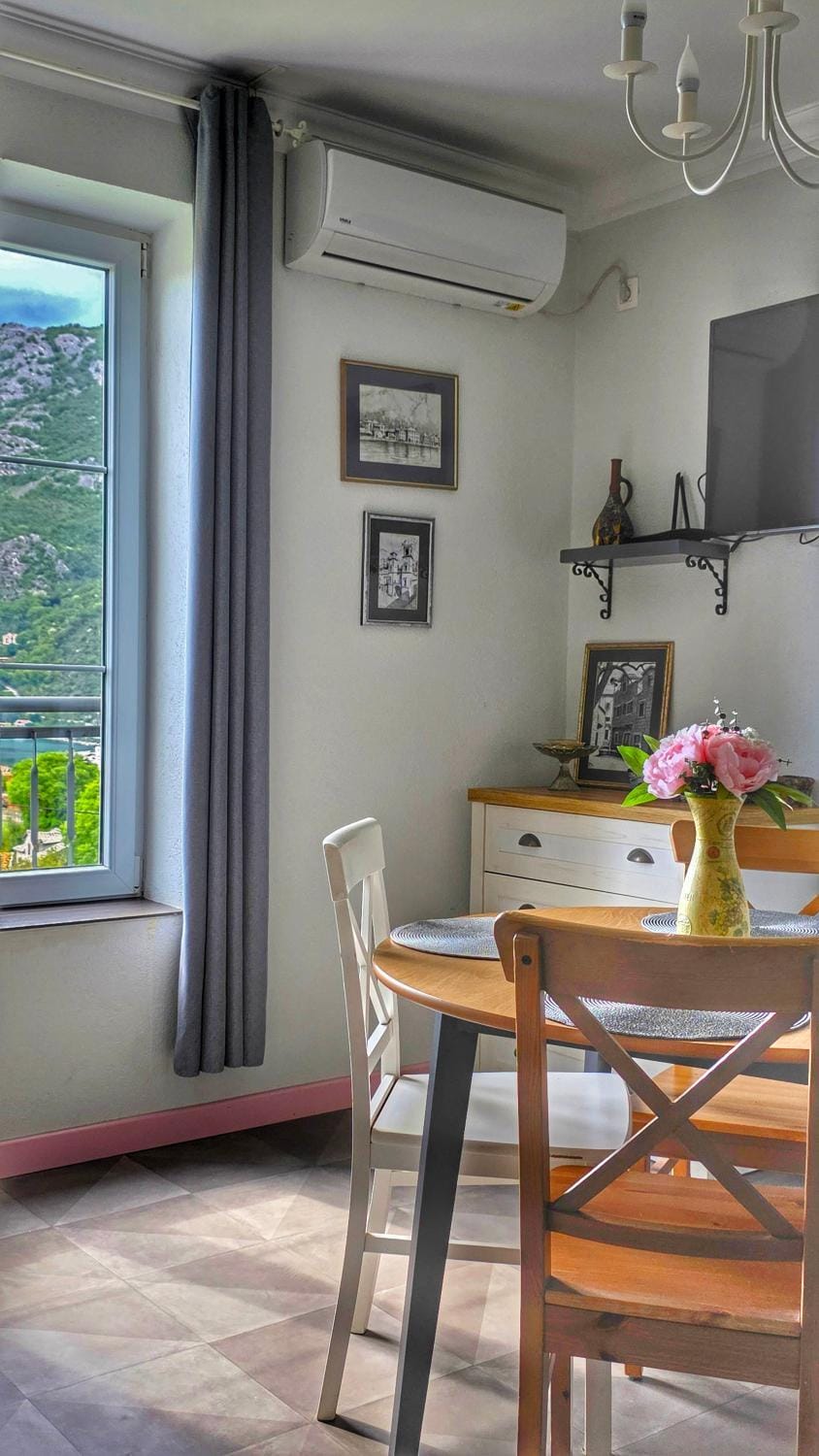 TV and multimedia, Living room, Dining area