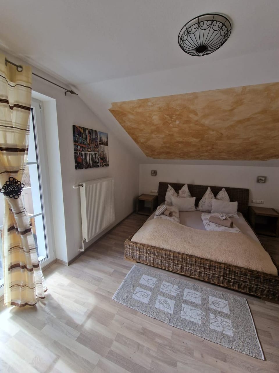 Bed, Photo of the whole room