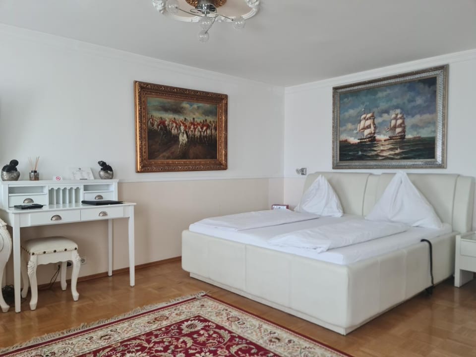 Bed, Photo of the whole room, Bedroom, hair dresser