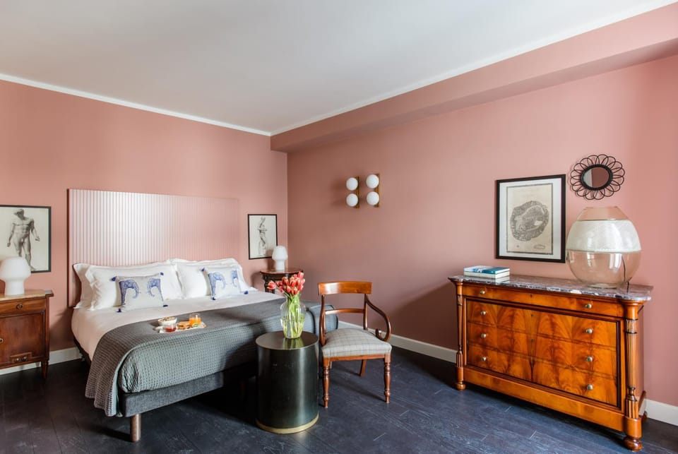 Bed, Photo of the whole room, Decorative detail