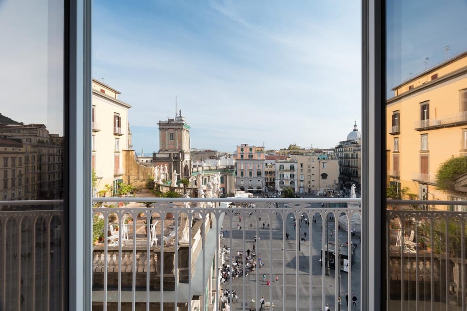 Nearby landmark, Balcony/Terrace, City view