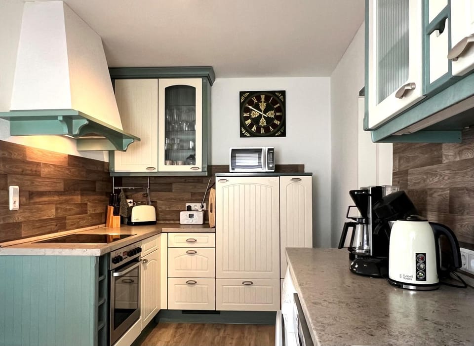 Kitchen or kitchenette, kitchen