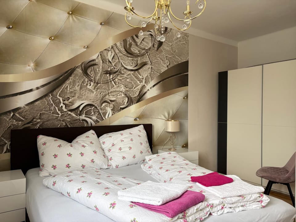 Bed, Photo of the whole room, Bedroom, towels, wardrobe