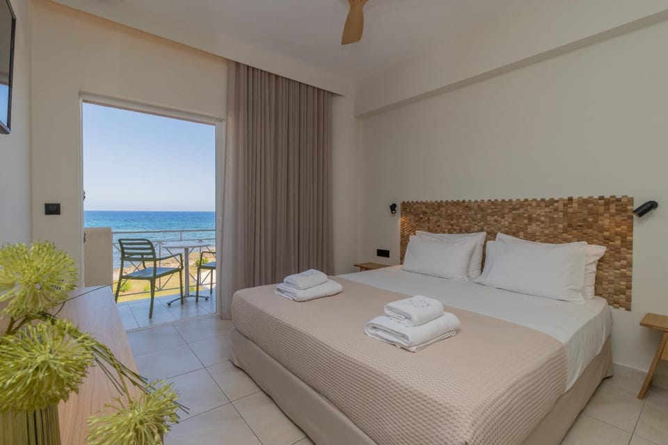 Bed, Balcony/Terrace, Bedroom, Sea view